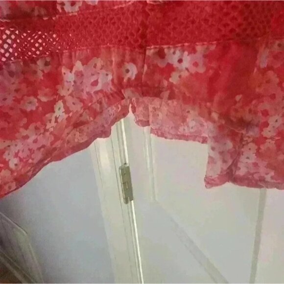 Gap Red Floral Mesh Detail Top Size L - Picture 2 of 9